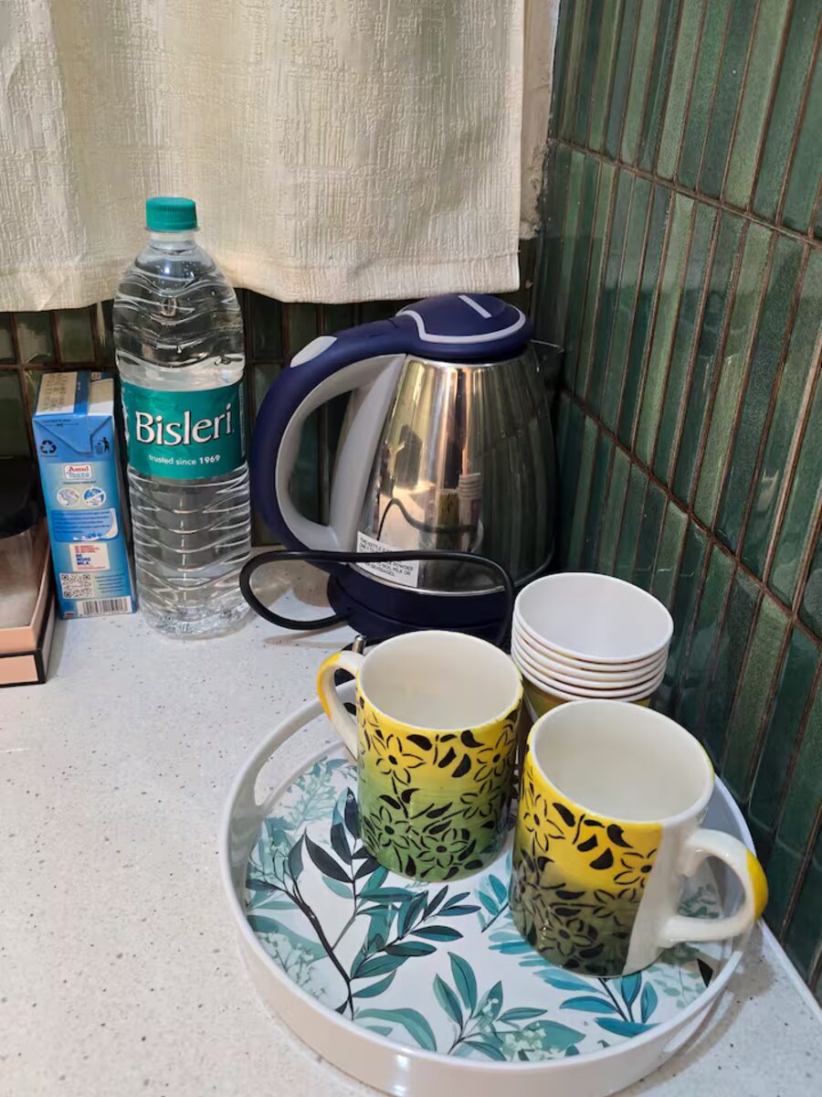 Electric kettle with mugs and bowls on a tray
